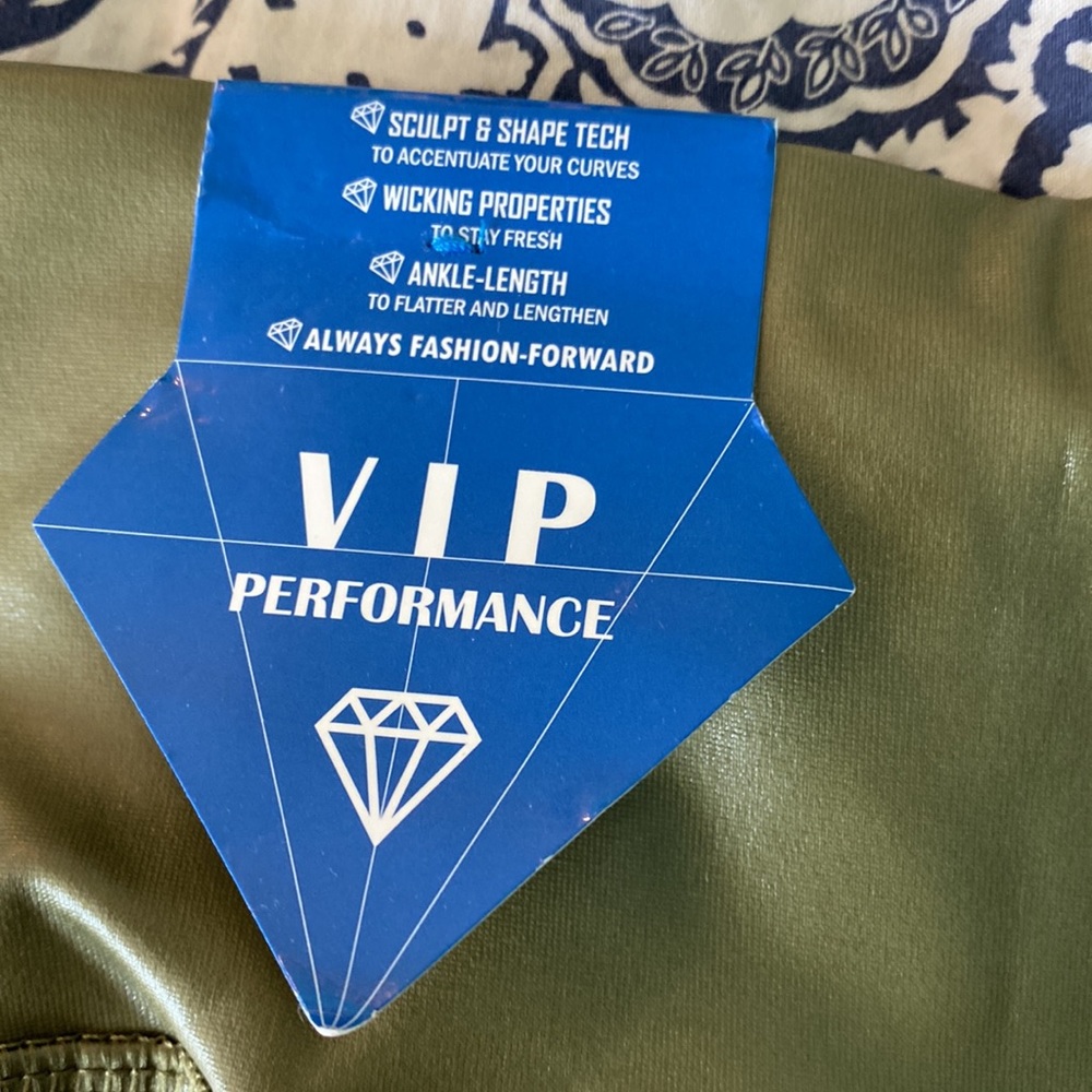 Shiny olive green wet look leggings from VIP Performance - Picture 4 of 5